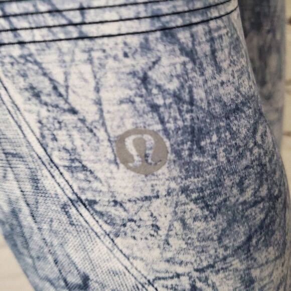 𝅺lululemon Ebb to Train Tight Wash White Black Luna 4 - Picture 6 of 9